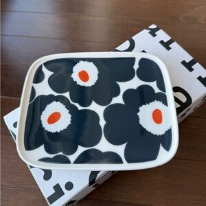 NWT Marimekko Unikko Square Plate